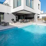 Vila Designer Luna Near The Sea - By Istrabook