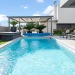 Vila Designer Luna Near The Sea - By Istrabook *