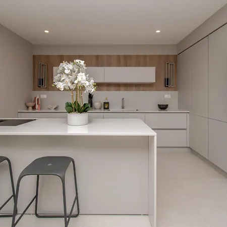 Designer Luna Near The Sea In Volme , Pula