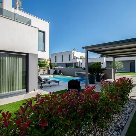 Villa Designer Luna Near The Sea In Volme , Pula