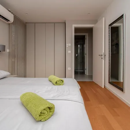 Designer Luna Near The Sea In Volme , Villa Pula