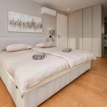 Villa Designer Luna Near The Sea In Volme , Pula