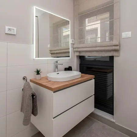 Designer Luna Near The Sea In Volme , *