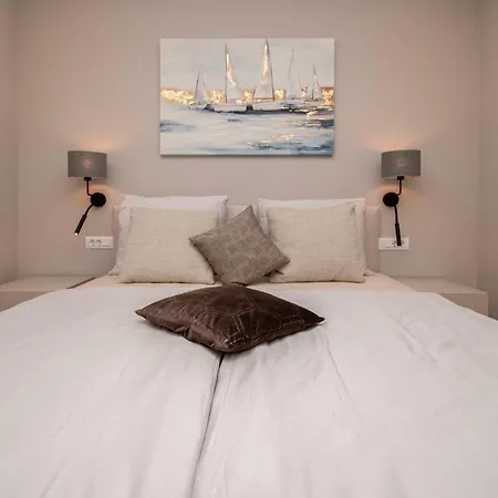 Villa Designer Luna Near The Sea In Volme , Pula