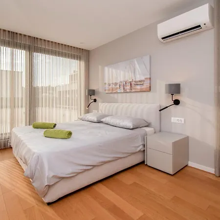 Designer Luna Near The Sea In Volme , Villa