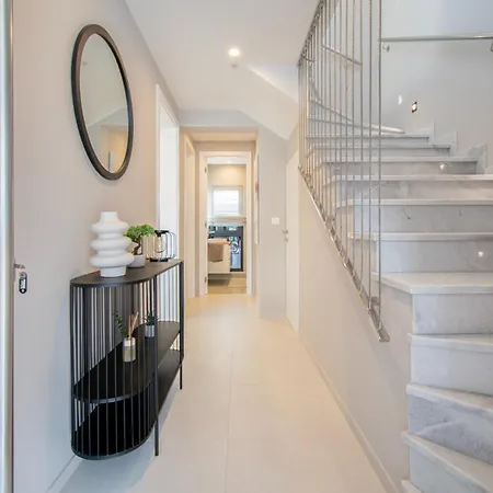 Designer Luna Near The Sea In Volme , Pula