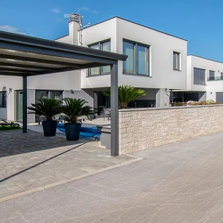 Designer Luna Near The Sea In Volme , Villa