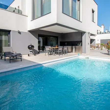 Villa Designer Luna Near The Sea In Volme ,