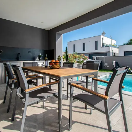 Designer Luna Near The Sea In Volme , Villa