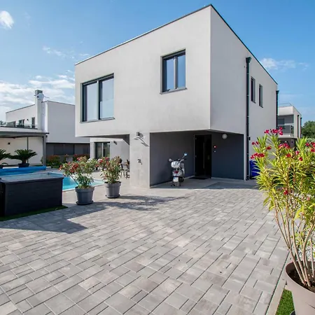 Designer Luna Near The Sea In Volme , Villa Pula