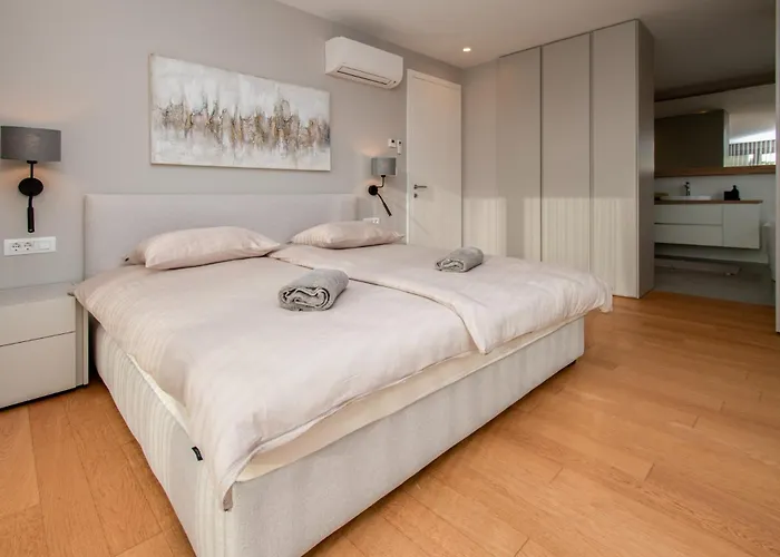 Vila Designer Luna Near The Sea In Volme , Pula