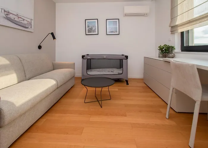 Designer Luna Near The Sea In Volme , *