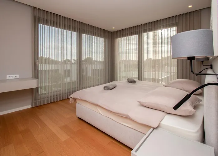 Designer Luna Near The Sea In Volme , * Pula