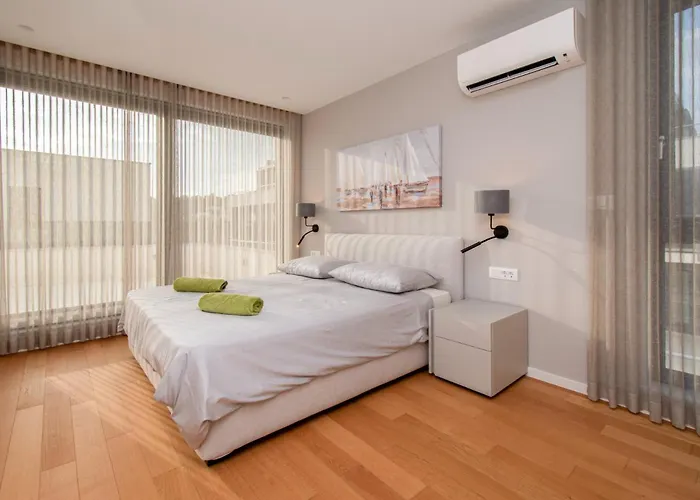 Designer Luna Near The Sea In Volme , Vila