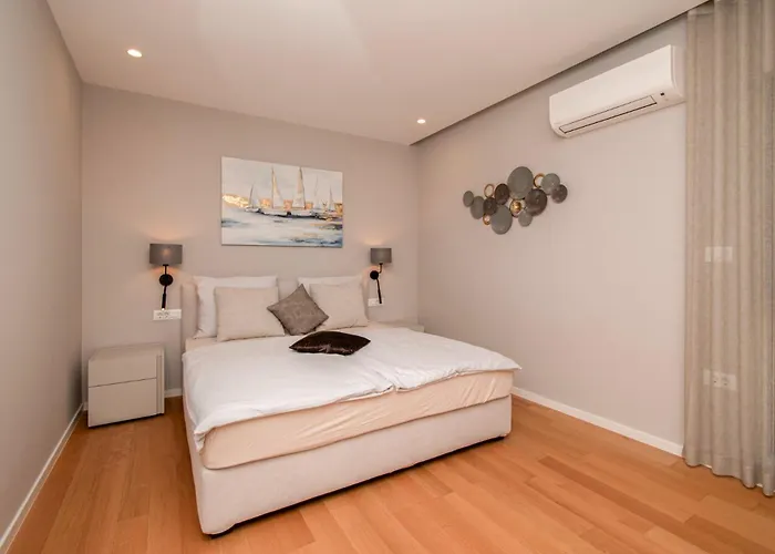 Designer Luna Near The Sea In Volme , Vila Pula