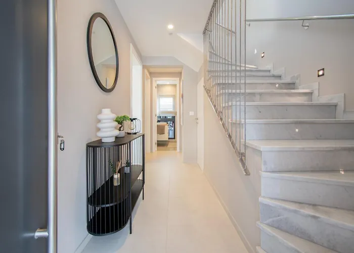 Designer Luna Near The Sea In Volme , Pula