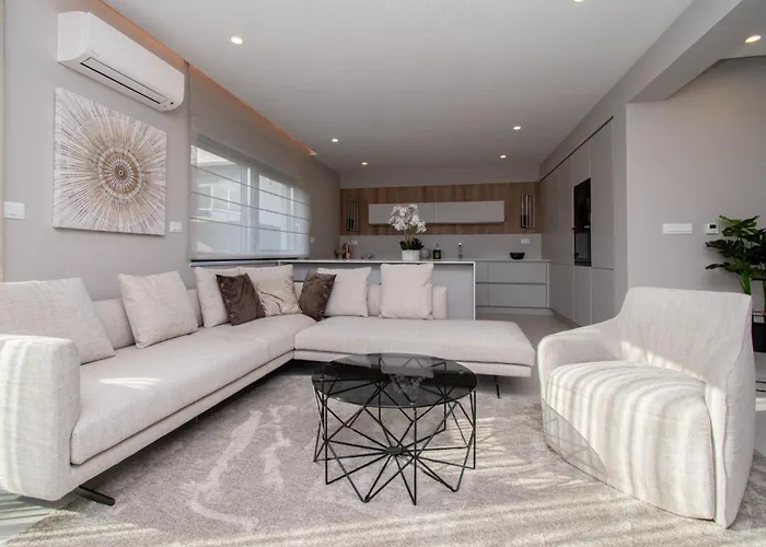 Designer Luna Near The Sea In Volme , Pula