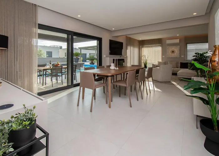 Designer Luna Near The Sea In Volme , * Pula