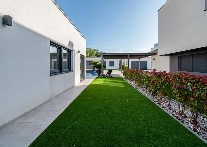 Vila Designer Luna Near The Sea In Volme ,