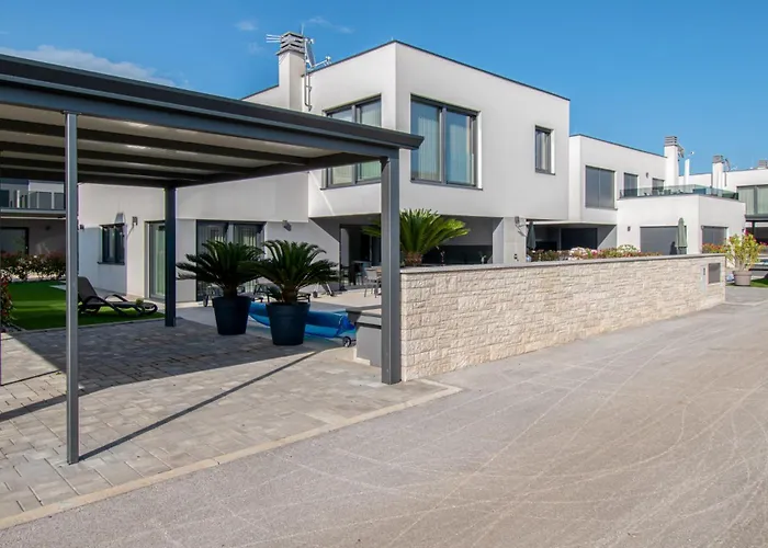 Designer Luna Near The Sea In Volme , Vila