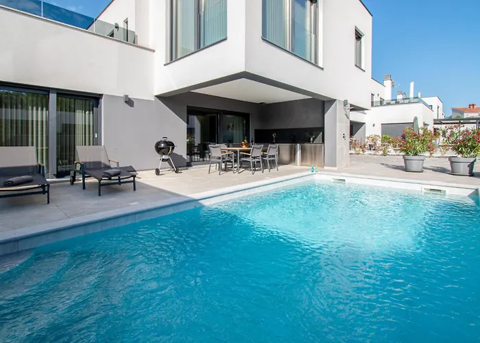 Vila Designer Luna Near The Sea In Volme ,