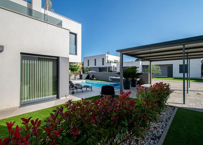 Vila Designer Luna Near The Sea In Volme , Pula