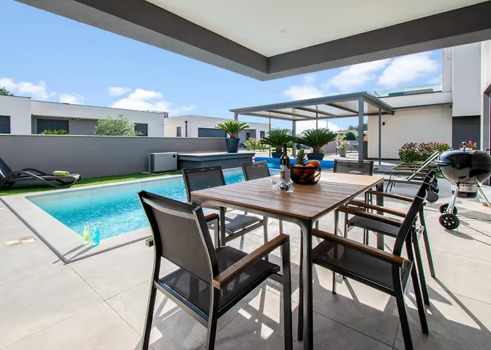 Designer Luna Near The Sea In Volme , Vila *